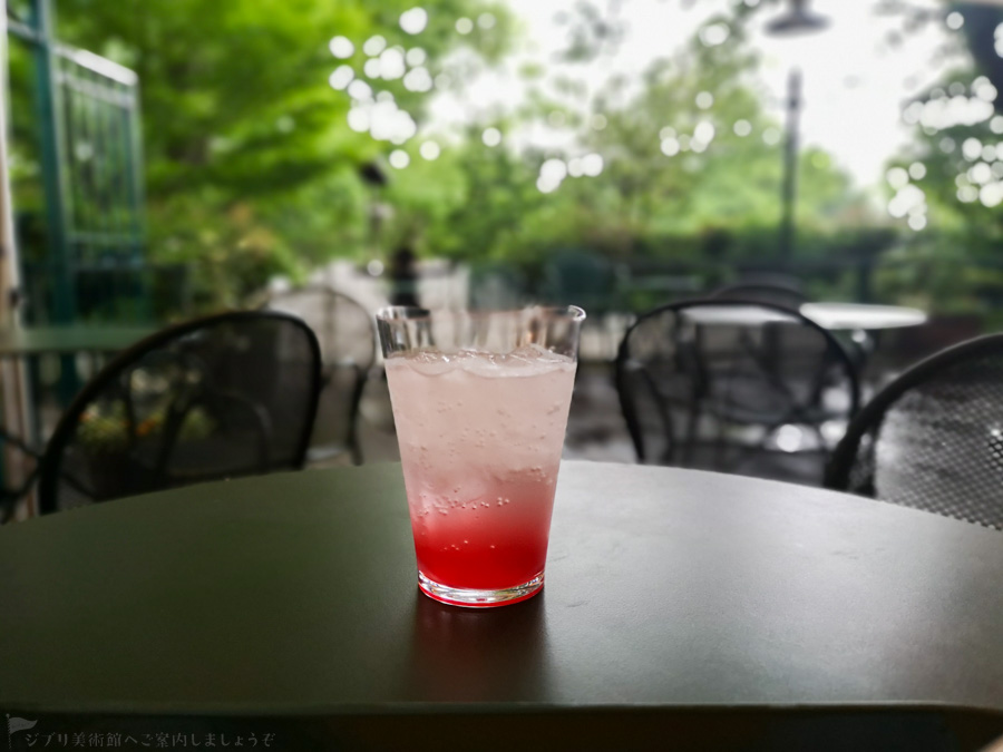 ジブリ美術館 カフェ麦わらぼうし 赤すっぱい梅ソーダ