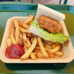 ジブリ美術館 カフェ麦わらぼうし：ココナッツカレーのさくさくサンド（ポテト付き）